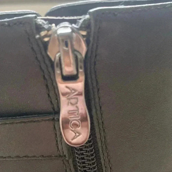 ARTICA Leather Ankle Boots, small medium heel, black, size 8. - Picture 10 of 14